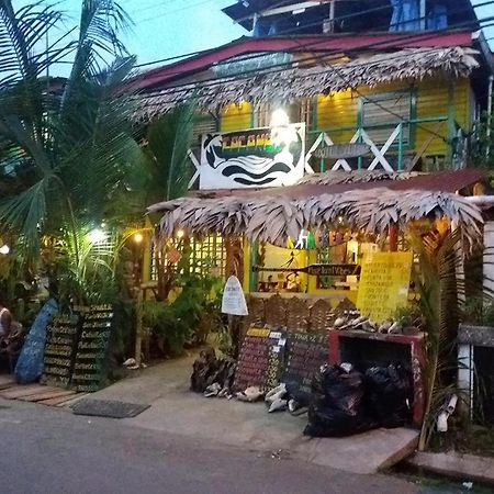 Coconut Hostel Bocas Town Екстериор снимка