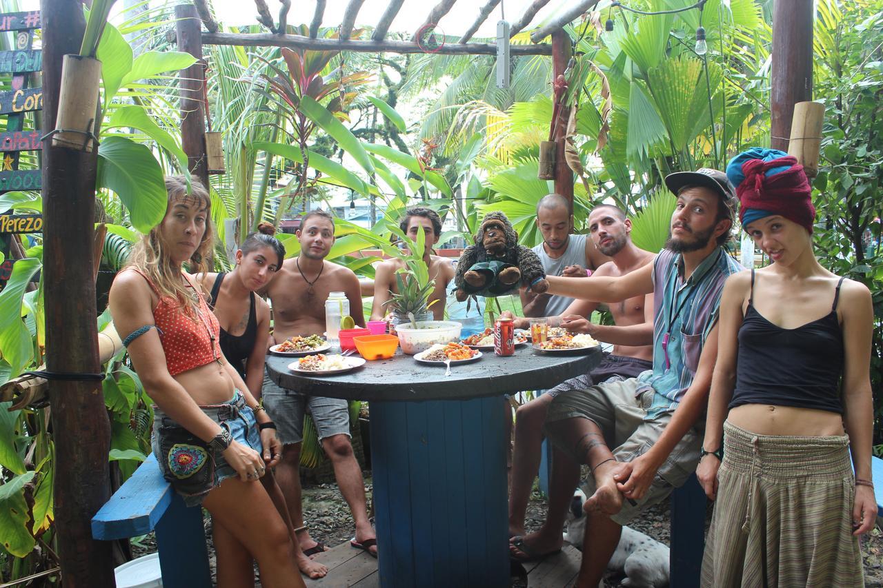 Coconut Hostel Bocas Town Екстериор снимка