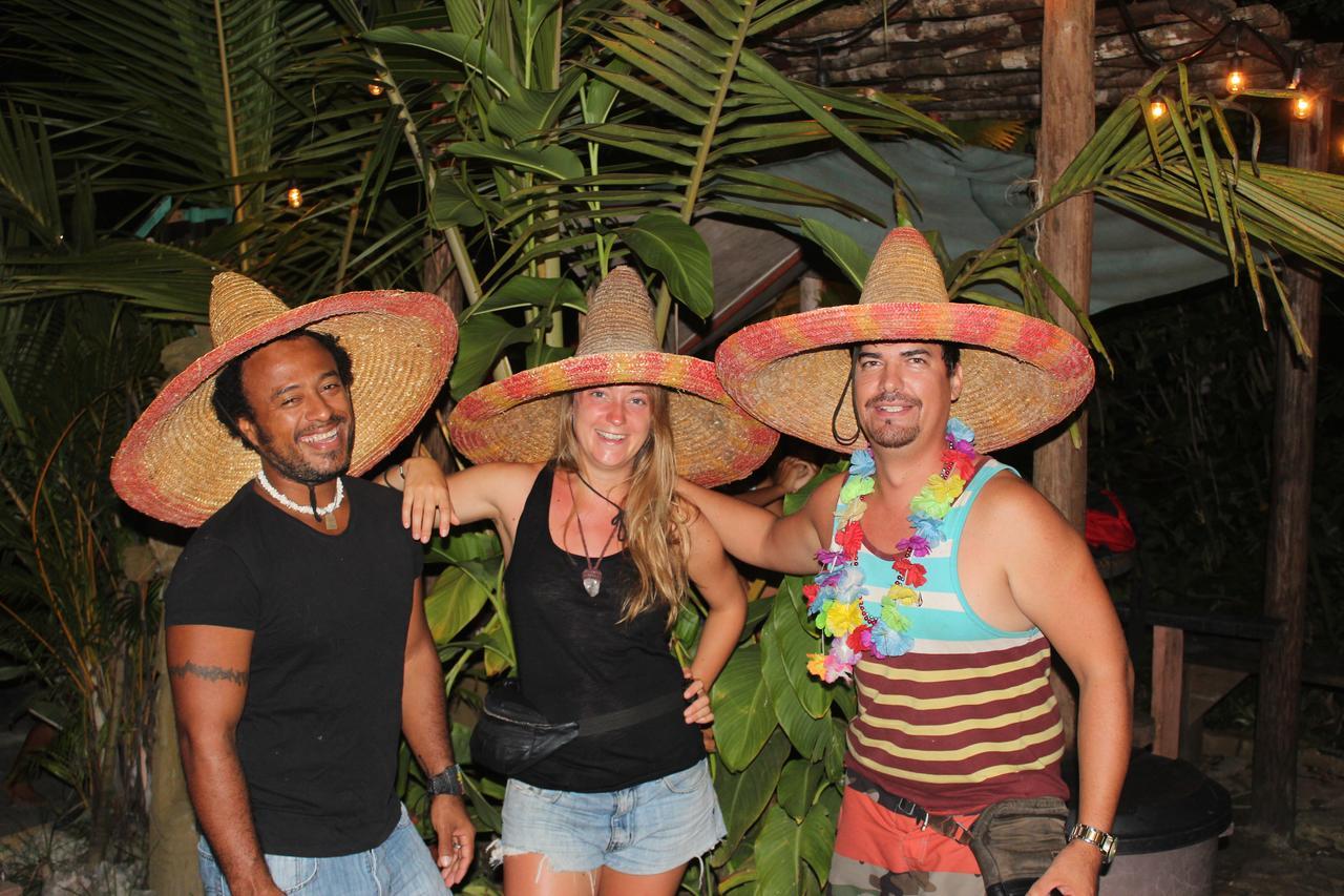 Coconut Hostel Bocas Town Екстериор снимка