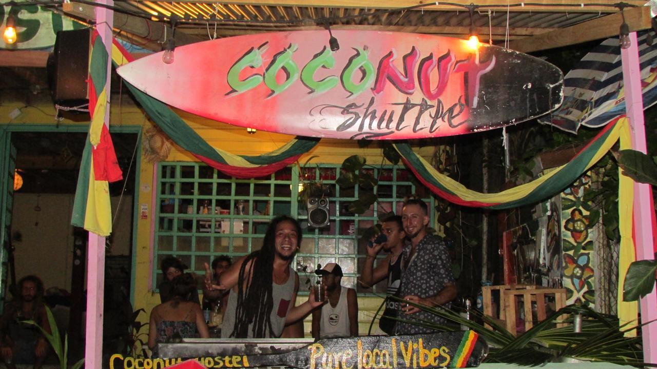 Coconut Hostel Bocas Town Екстериор снимка