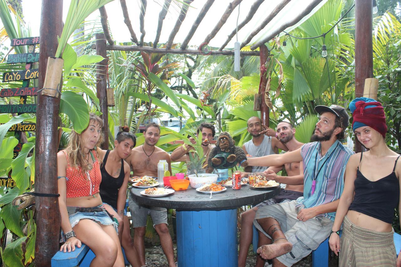 Coconut Hostel Bocas Town Екстериор снимка