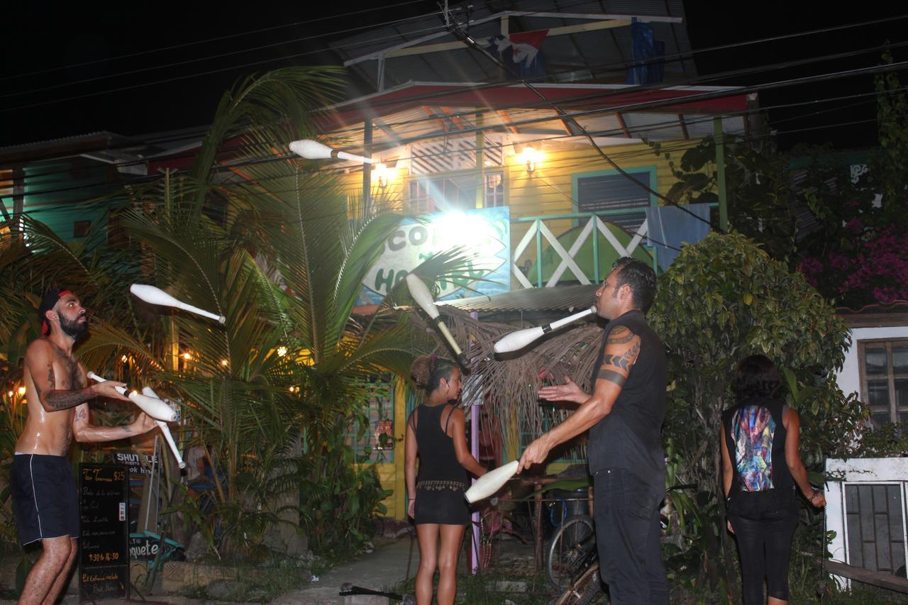 Coconut Hostel Bocas Town Екстериор снимка