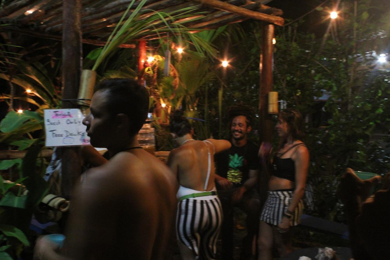Coconut Hostel Bocas Town Екстериор снимка