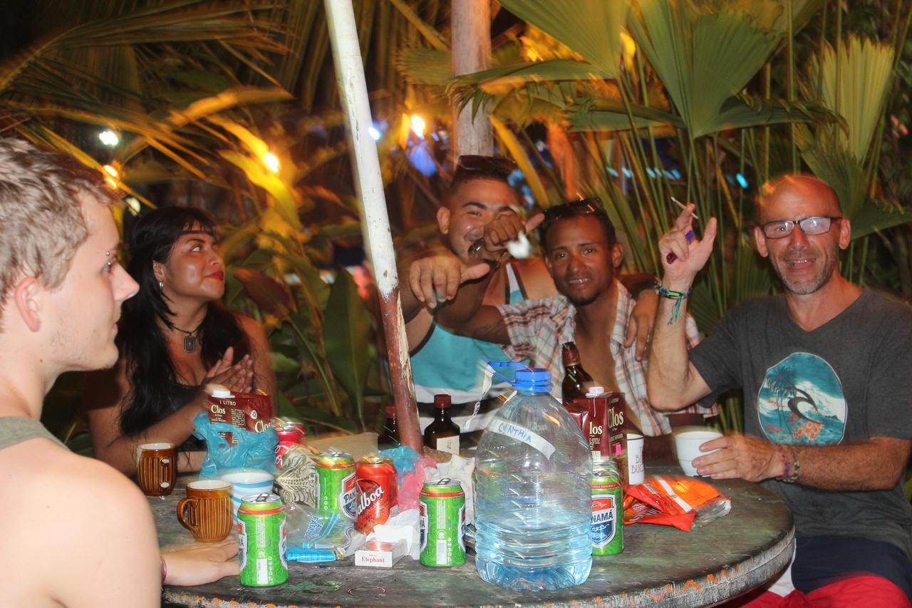 Coconut Hostel Bocas Town Екстериор снимка