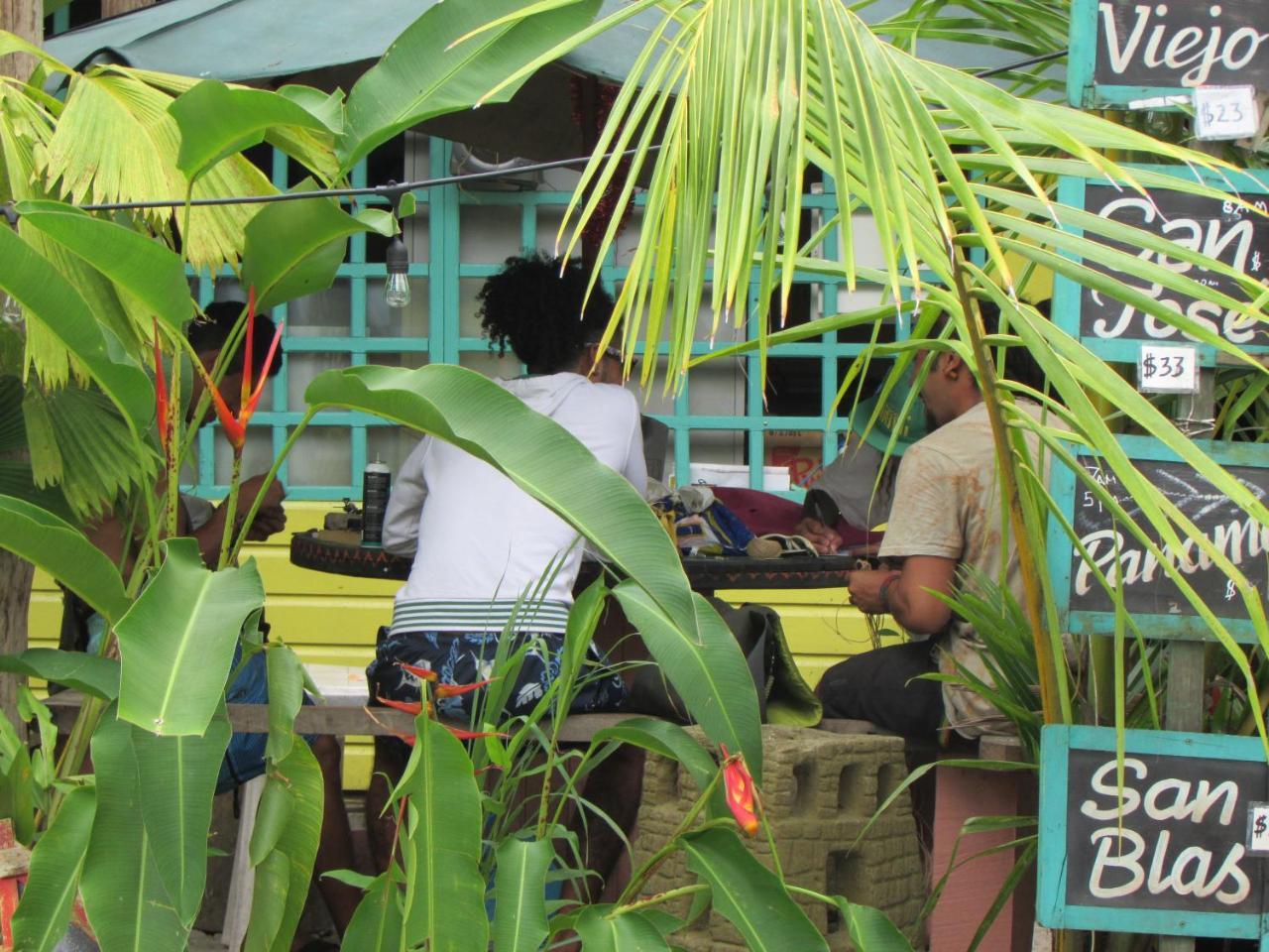 Coconut Hostel Bocas Town Екстериор снимка